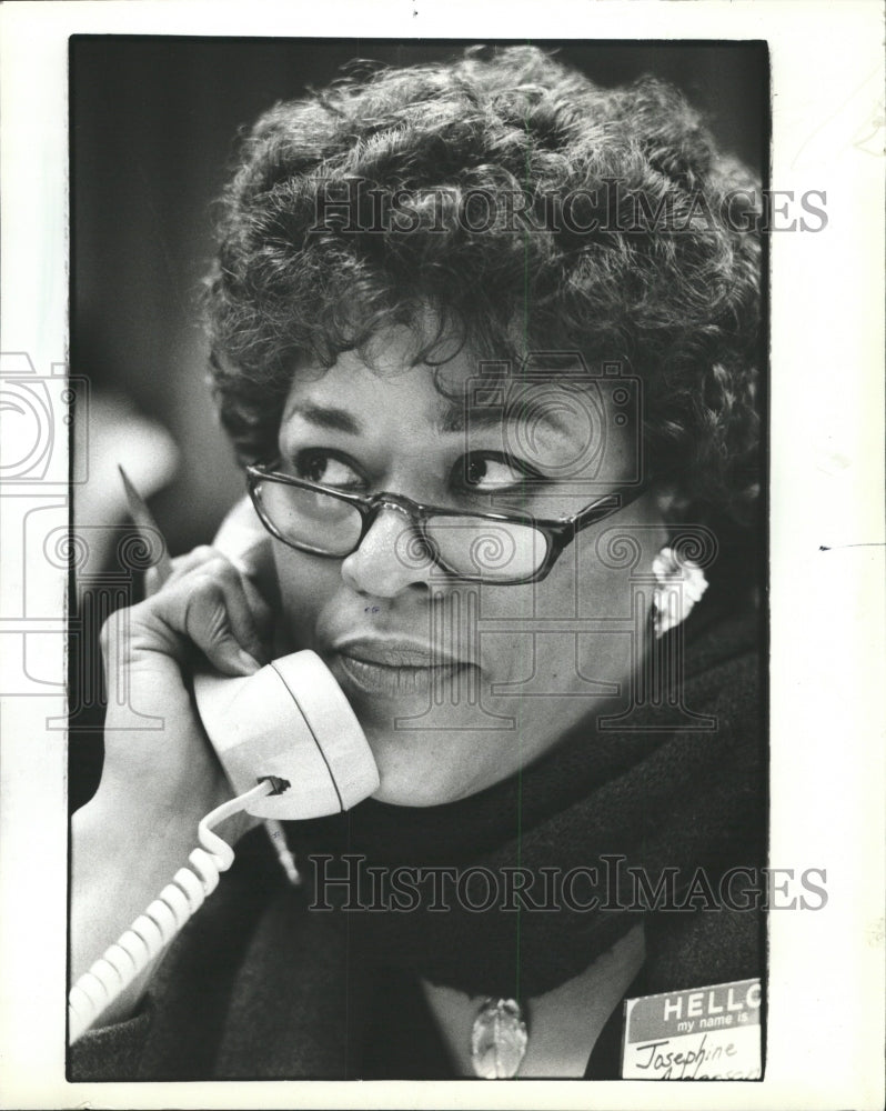 1983 Press Photo Josephine Anderson Hotline Volunteer - RRW40417 - Historic Images