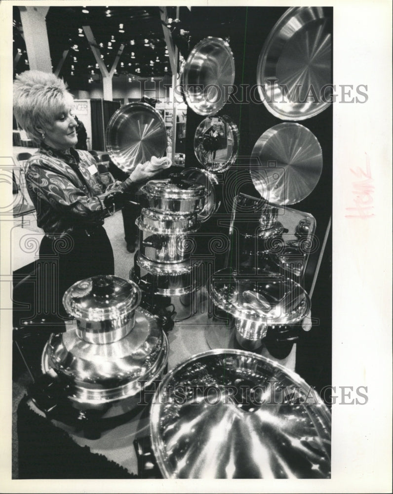 1991 Press Photo Magna clean Window McCormick Pan - RRW40459 - Historic Images