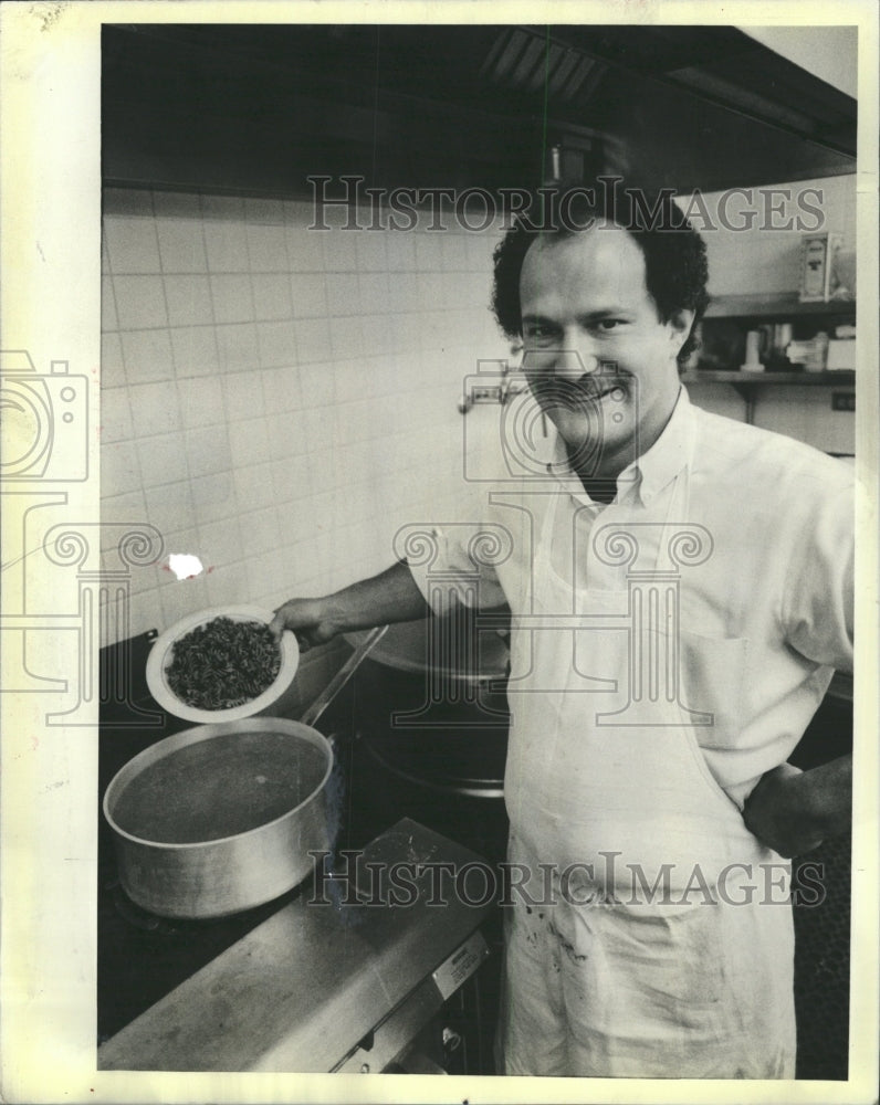 1984 Press Photo Chef Bill Lepman Chocolate pasta egg - RRW40621 - Historic Images