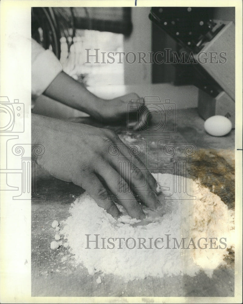 1983 Press Photo Making Lemon Pasta - RRW40623 - Historic Images