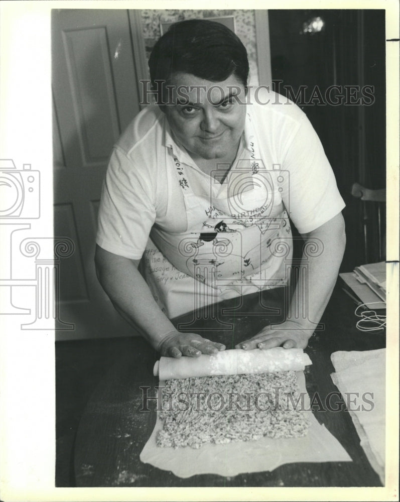 1985 Press Photo Making Rotolo Pasta Roll - RRW40635 - Historic Images