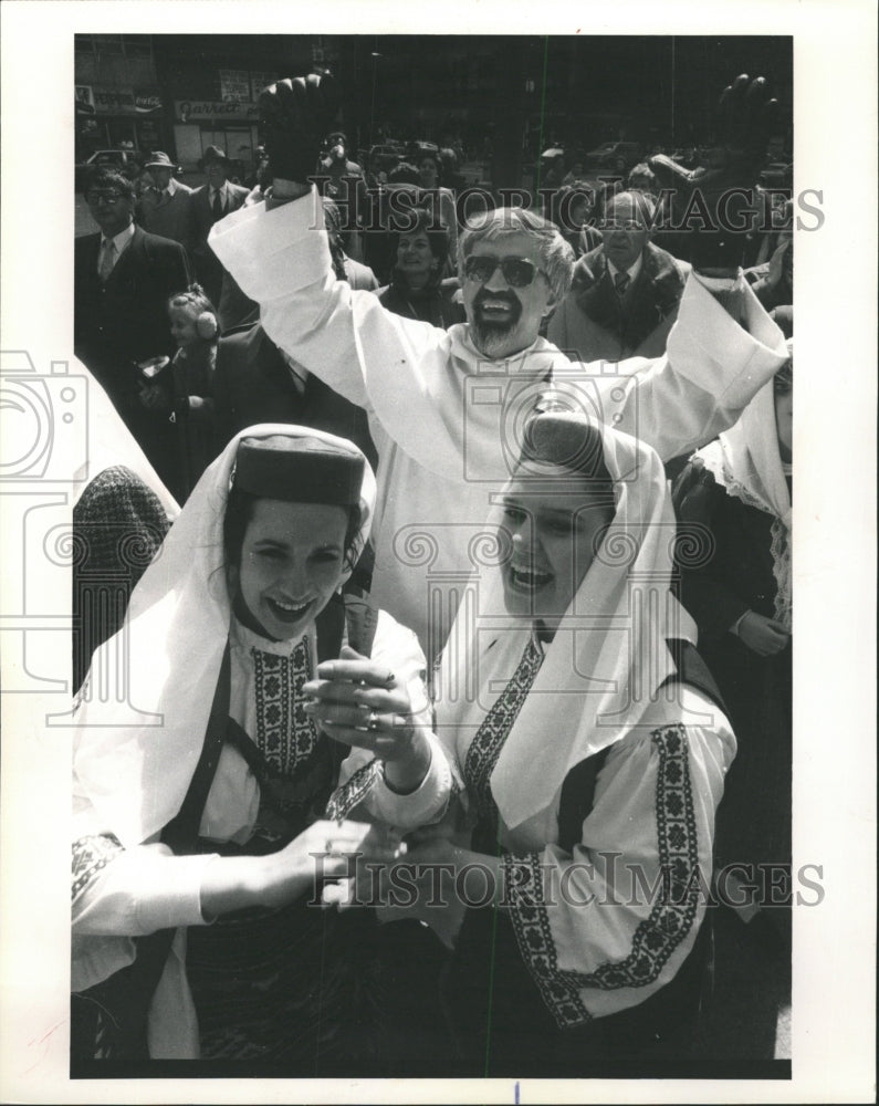 1989 Press Photo Dr Vjekoslav Creatian Priest Dance - RRW40663 - Historic Images
