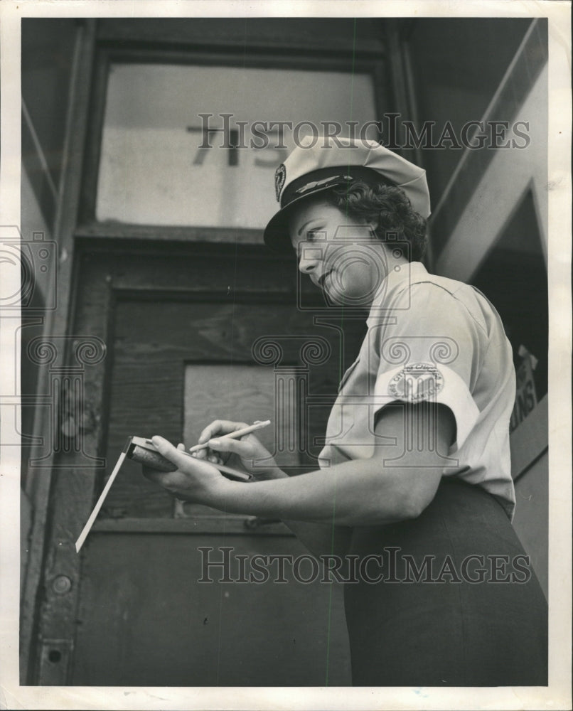 1962 Press Photo Charlotte Crescio building guard owner - RRW40693 - Historic Images