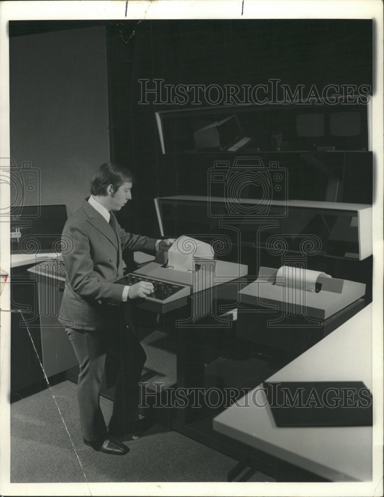 1973 Press Photo Elevated circuit television monitors - RRW40713 - Historic Images