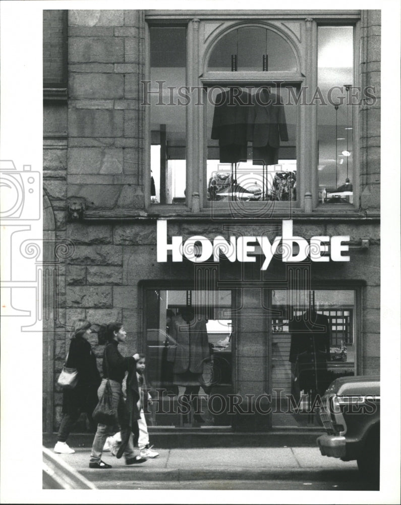 1992 Press Photo North Clark Honeybee store Chicago - RRW40765 - Historic Images