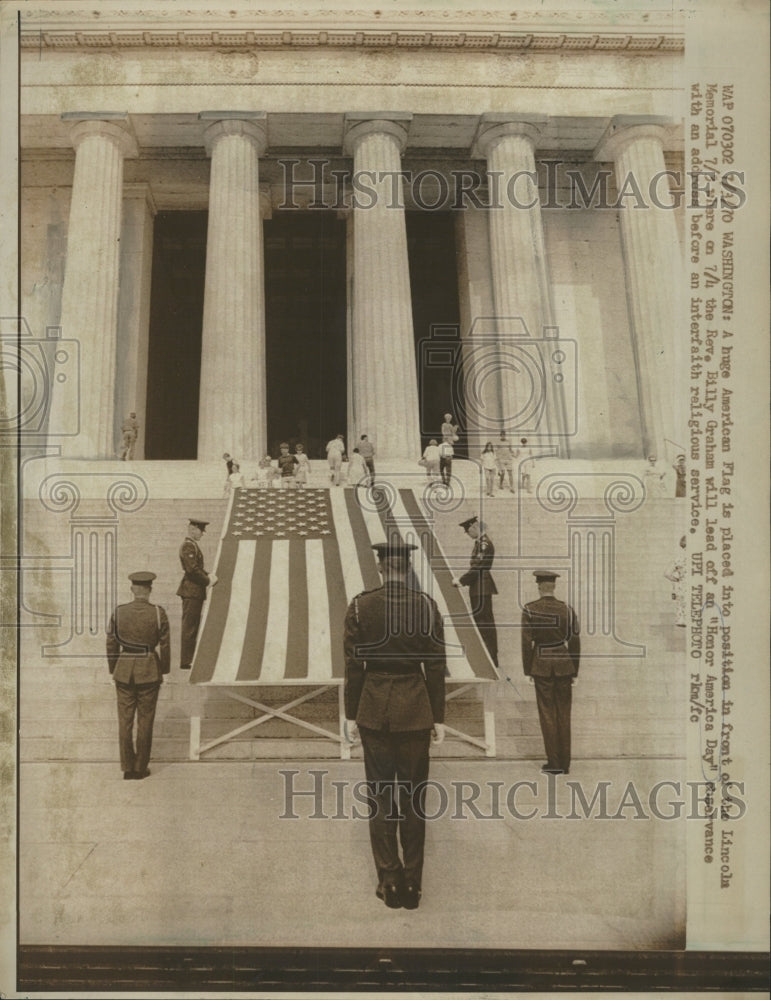 1970 Press Photo American Flag Lincoln Memorial Billy - RRW40775 - Historic Images