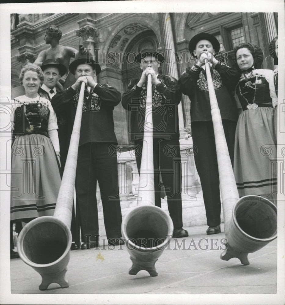 1956 Press Photo Swiss Mountaineer wearing traditional - RRW40811 - Historic Images