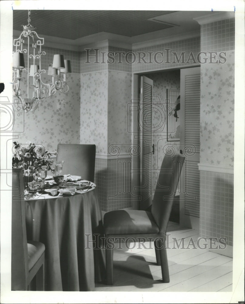 1983 Press Photo Wallpaper York town Squares home decor - RRW40821 - Historic Images