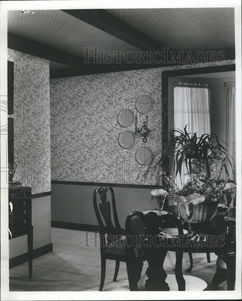 1982 Press Photo James Seernan dining room Wall Paper - RRW40833 - Historic Images