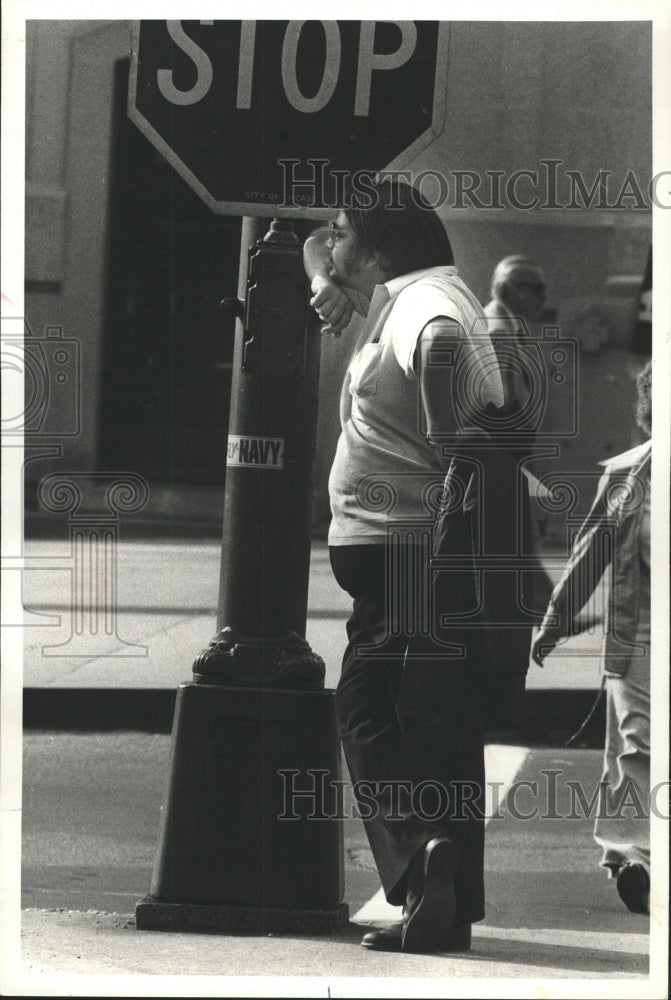 1977 Press Photo One Waiting Traffic Fight Stop Sign - RRW40871 - Historic Images