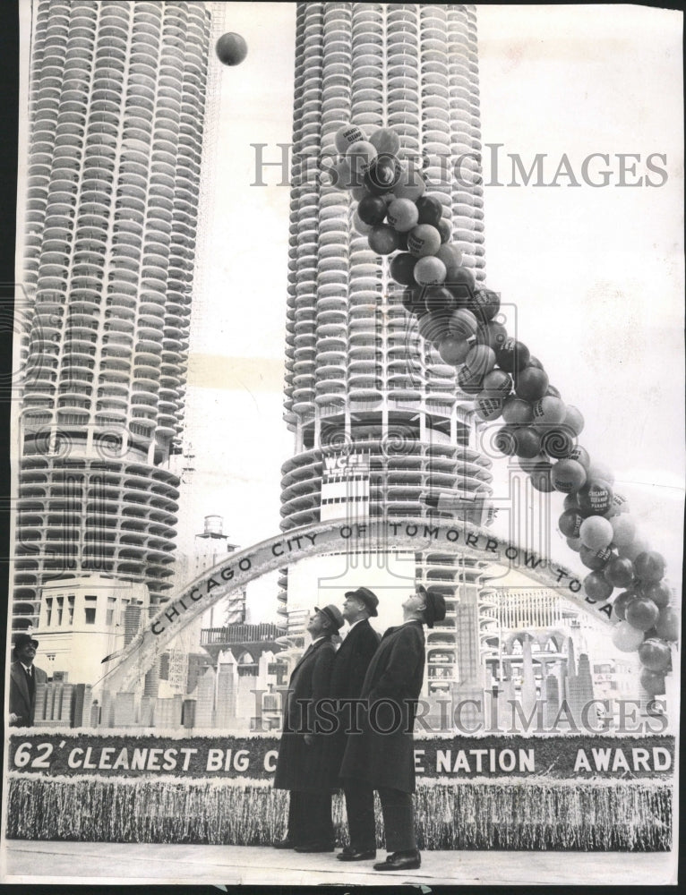 1963 Press Photo Saint Edward Damstra Lop clean up comm - RRW41069 - Historic Images