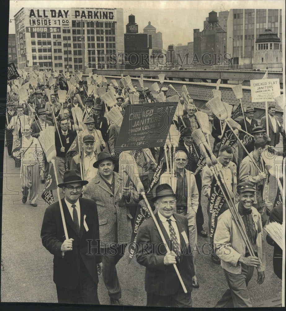 1959 Press Photo Members Chicago Flat Union Carry - RRW41079 - Historic Images