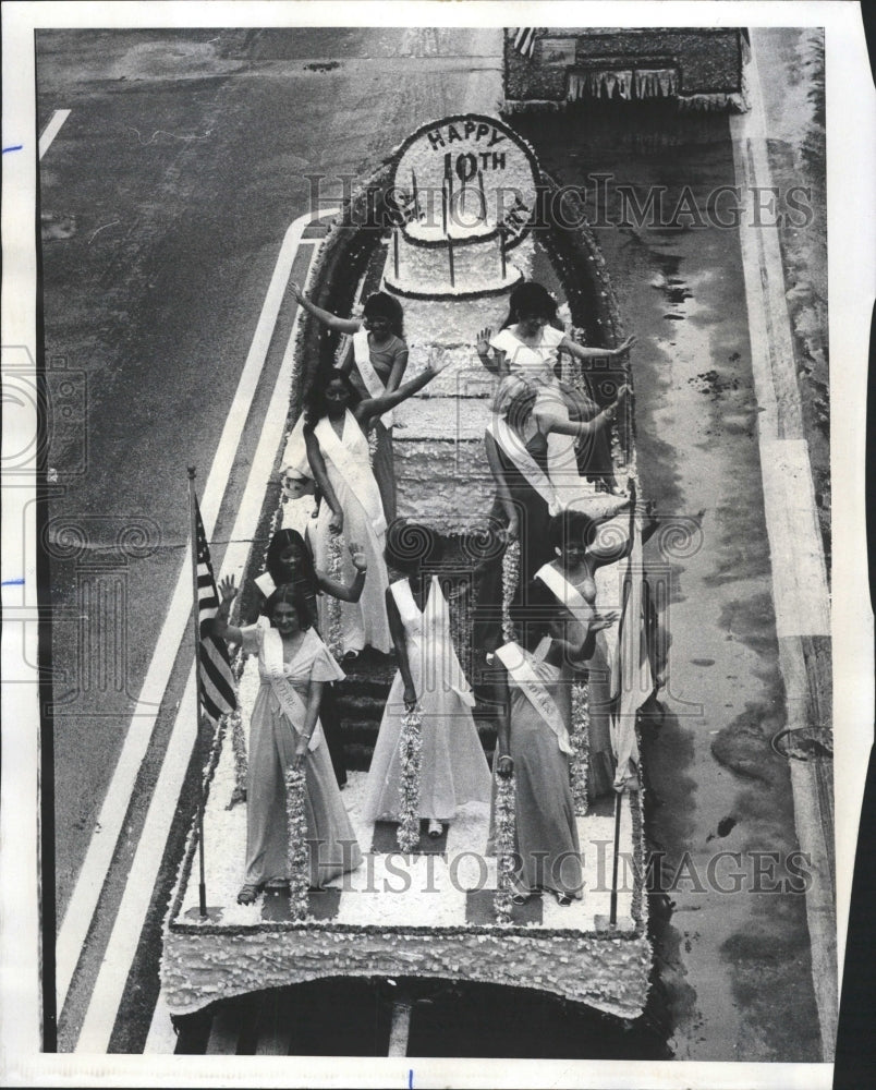 1975 Press Photo Model Cities anniversary Parade State - RRW41211 - Historic Images