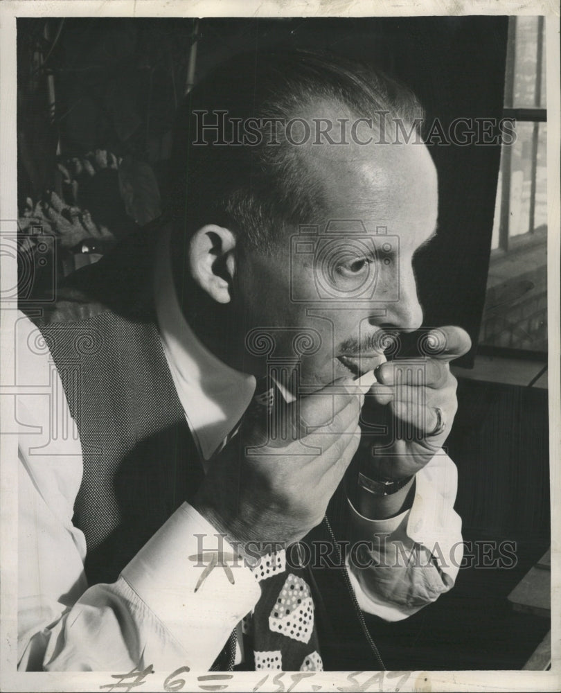 1944 Press Photo Chick Waltman prayer cigaret smoke - RRW41221 - Historic Images
