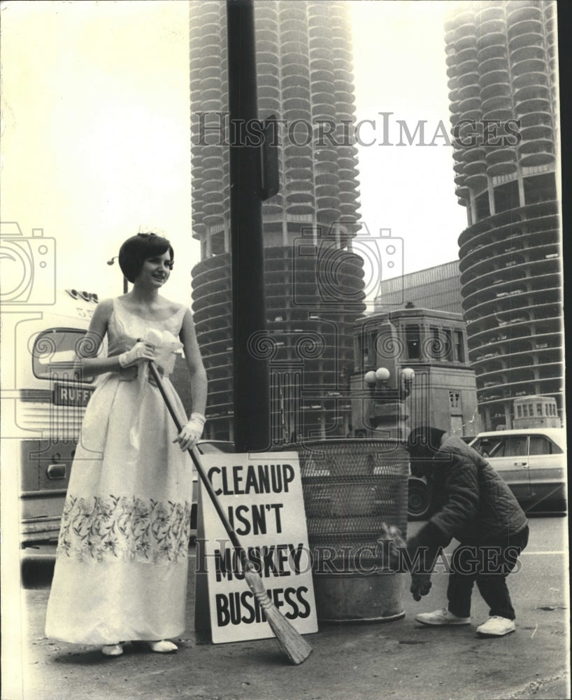 1965 Press Photo Patricia Melody Grant clean up parade - RRW41279 - Historic Images