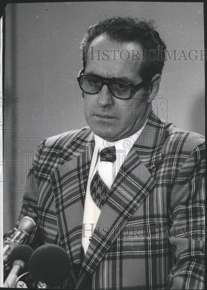 1975 Press Photo John Edward Walsh American Television - RRW41301 - Historic Images