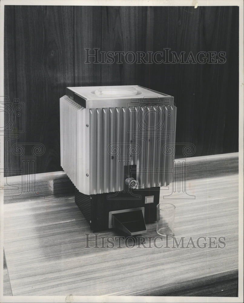 1961 Press Photo Water cooler designed business office - RRW41305 - Historic Images