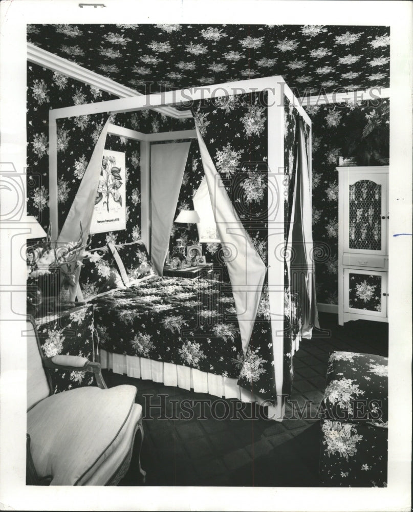 1979 Press Photo Canopy Fabric Match Room Wallpaper - RRW41317 - Historic Images