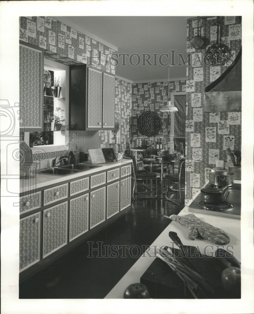 1979 Press Photo Wallpaper Panta Astor Home Interior - RRW41325 - Historic Images