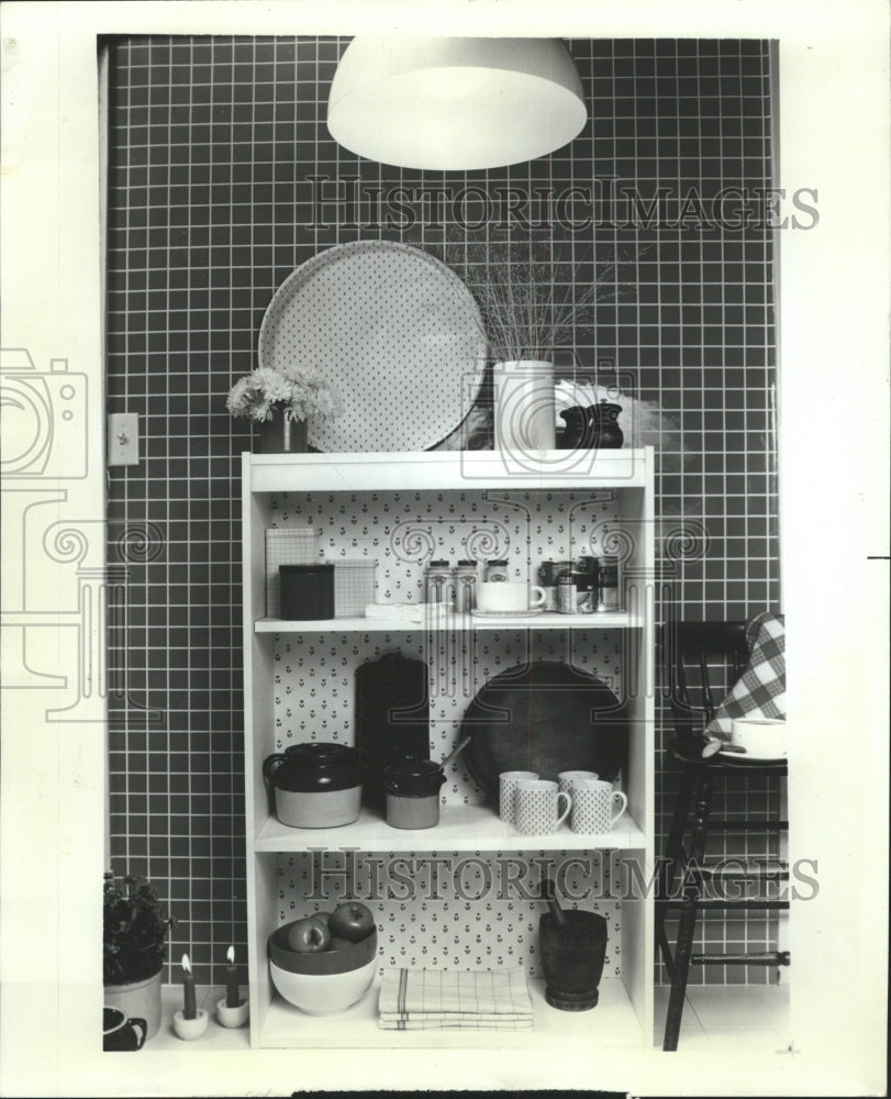 1982 Press Photo Plastic parsons tables vinyl wall - RRW41375 - Historic Images