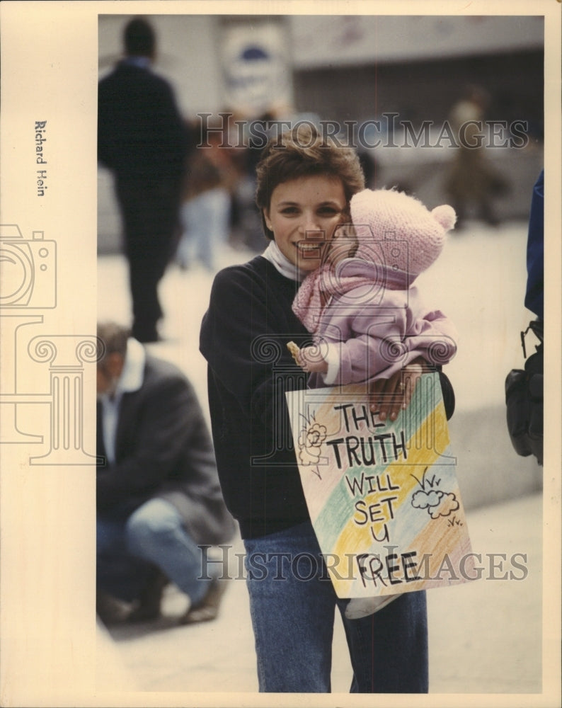 1990 Press Photo Elizabeth A Malone Adaptation Rally - RRW41633 - Historic Images