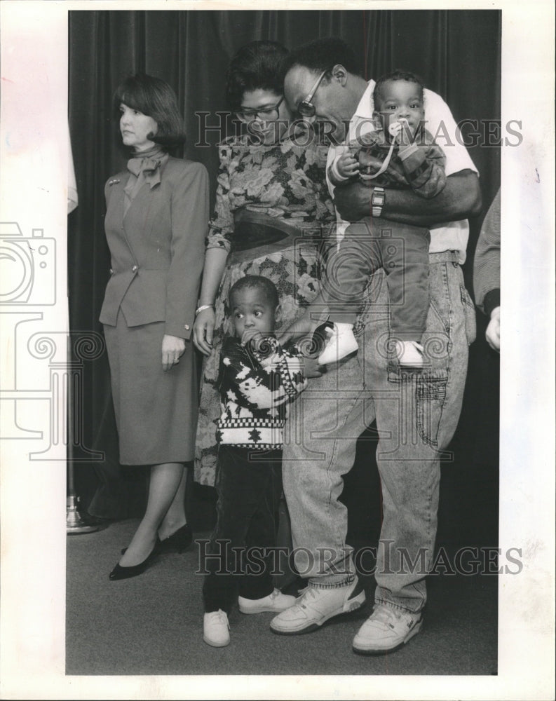 1990 Press Photo Brenda Edgar Denise Child Adoption - RRW41637 - Historic Images