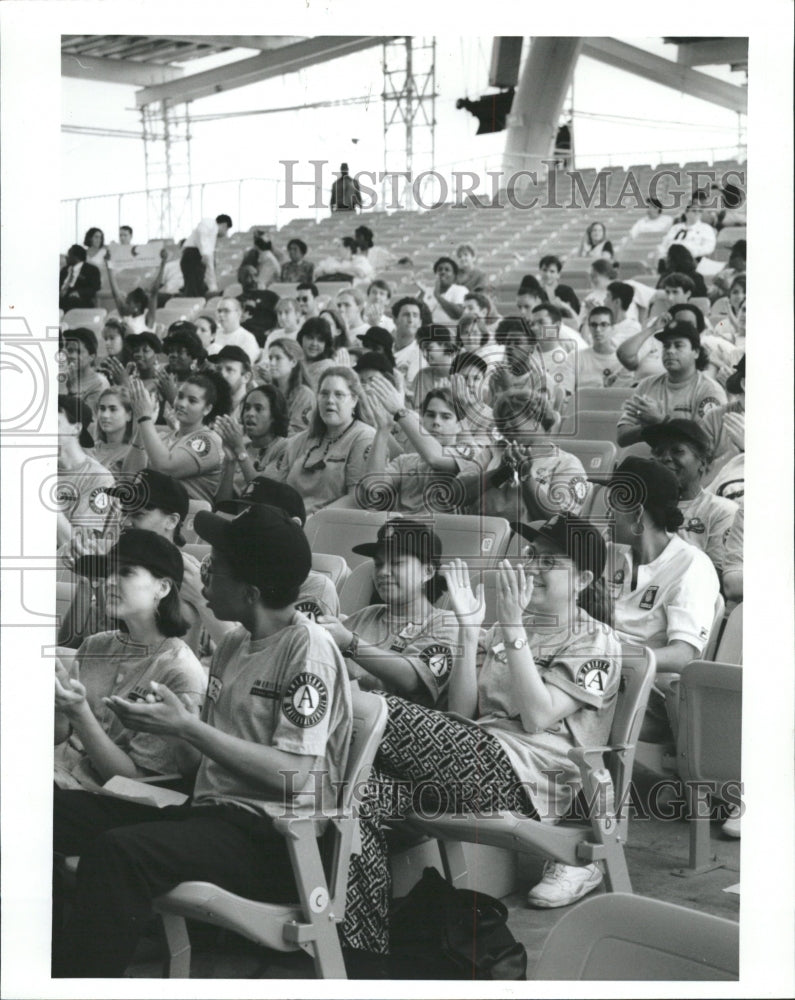 1994 Press Photo Mayor Daley Americorps - RRW41739 - Historic Images