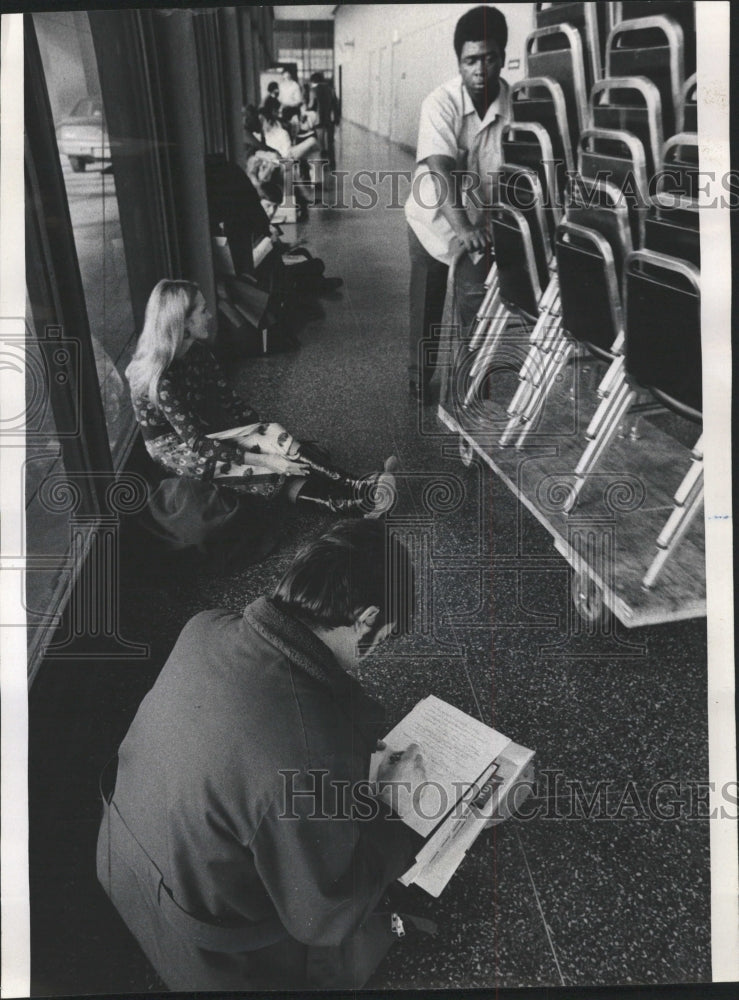 1974 Press Photo Music Auditions Practices - RRW41815 - Historic Images