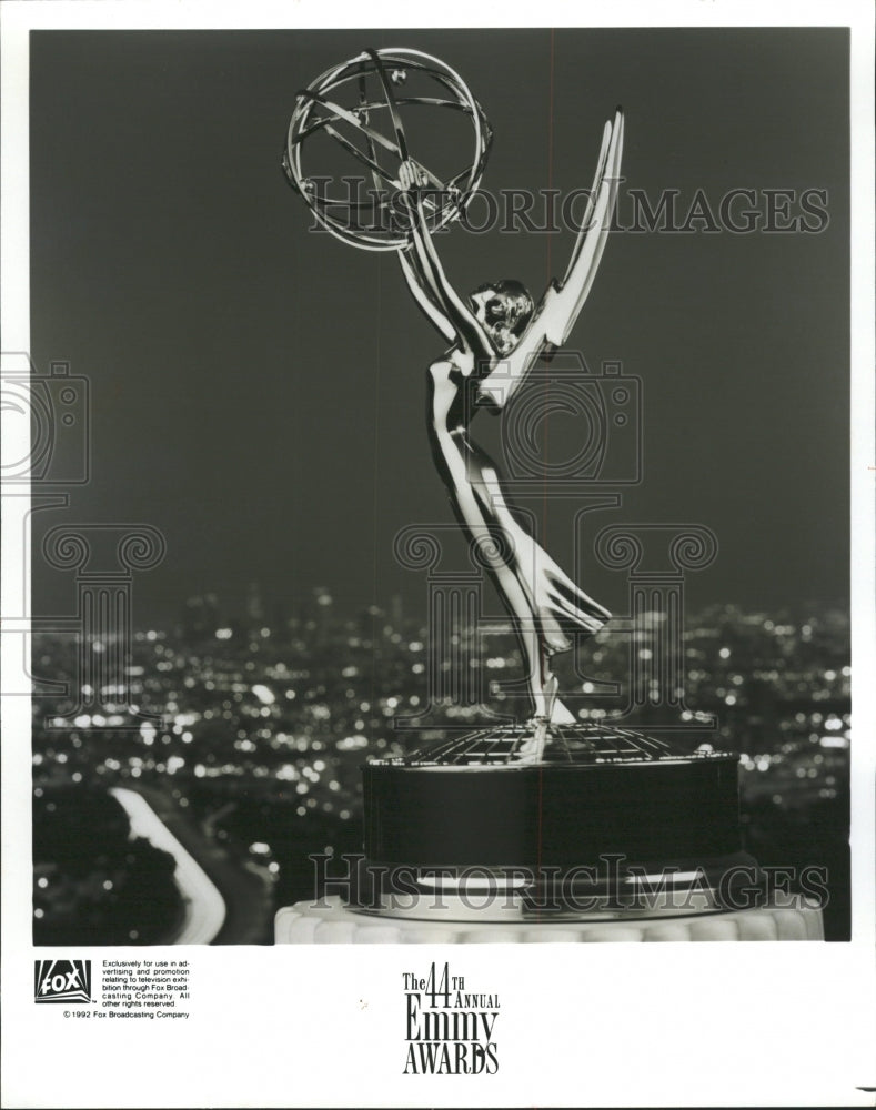 1992 Press Photo 44th Annual Emmy Awards Emmy - RRW41923 - Historic Images