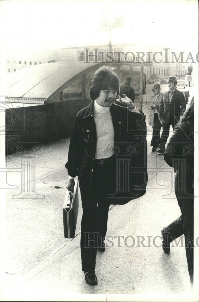 1978 Press Photo Dr Agustin enters office Michigan - RRW41961 - Historic Images