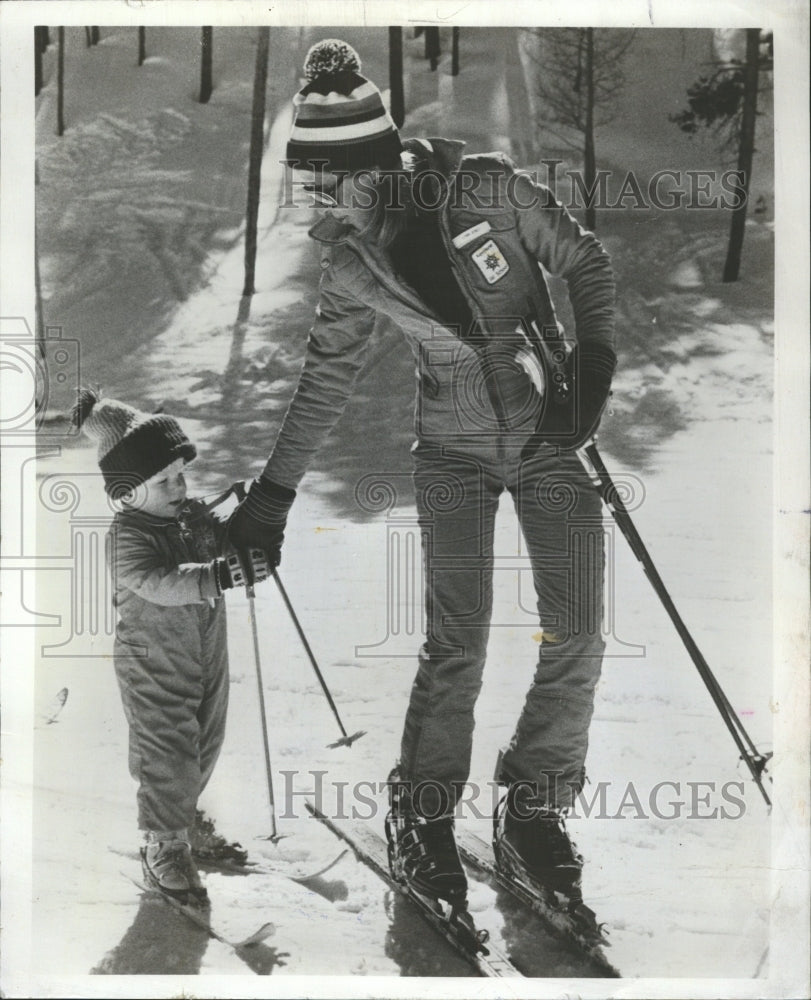 1976 Press Photo Ski school for children - RRW42115 - Historic Images