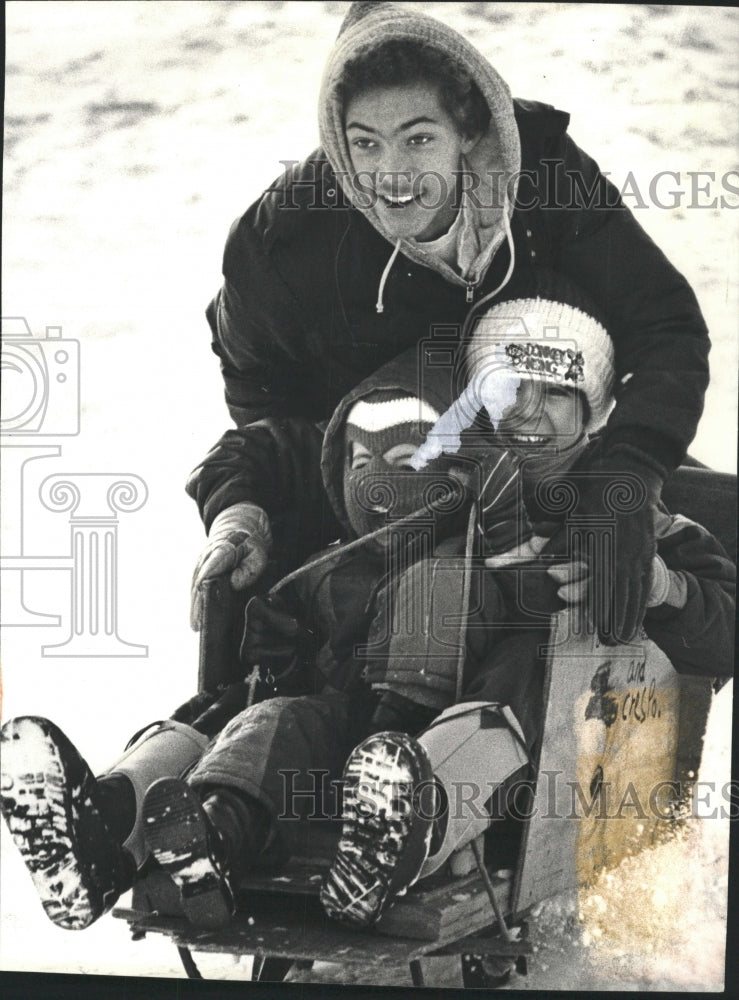 1983 Press Photo Humboldt Park Winter Fun Thrills Snow - RRW42147 - Historic Images