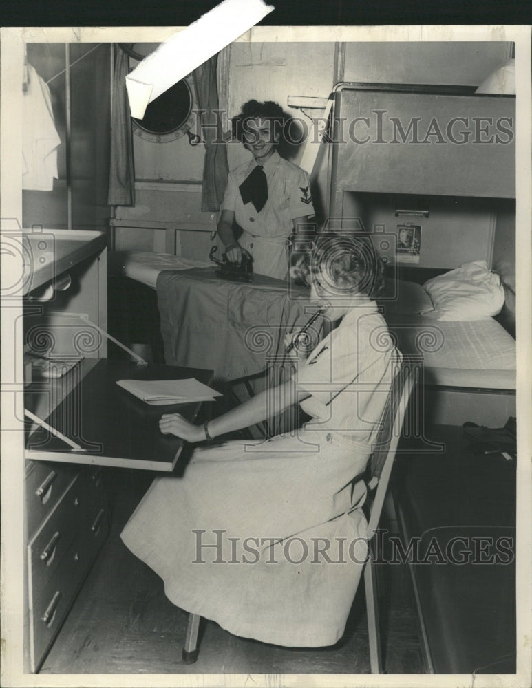 1953 Press Photo Maria Myers and Eileen Paluzzi - RRW42169 - Historic Images