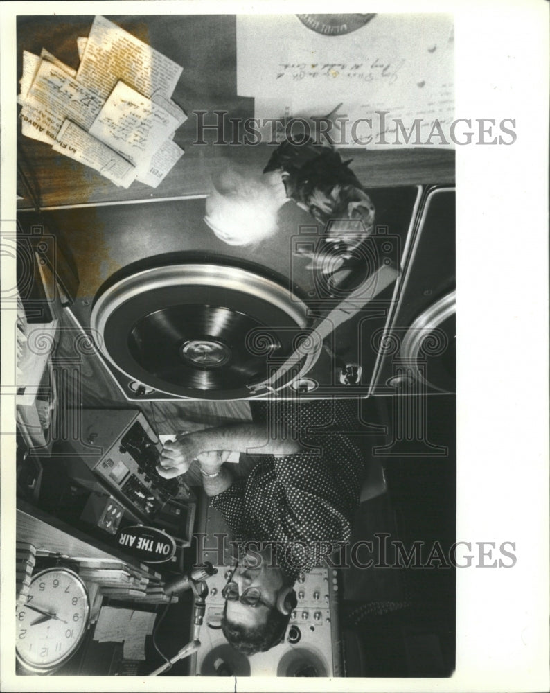 1982 Press Photo Jose Chapa Sr. at work in his basement - RRW42231 - Historic Images
