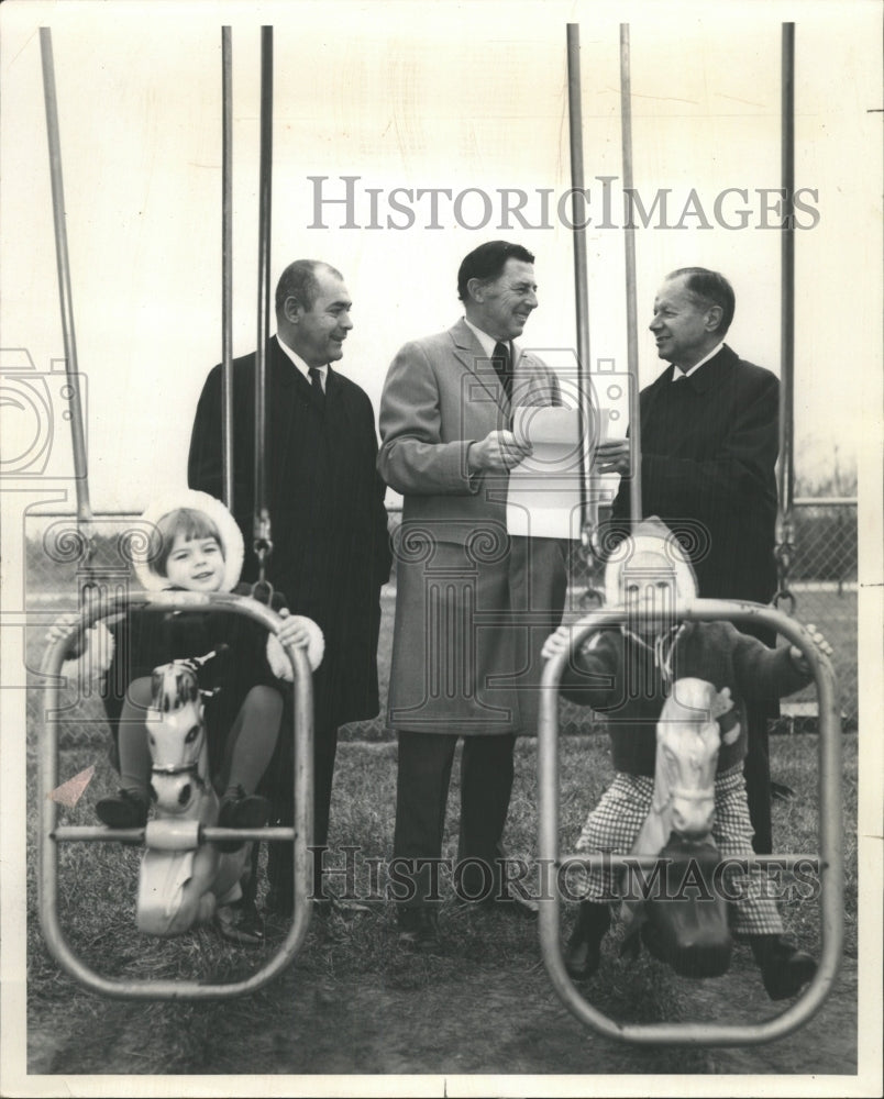 1971 Press Photo Miller Builders Children Naperville - RRW42311 - Historic Images