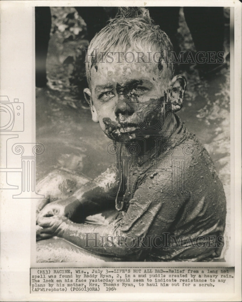 1964 Press Photo Raddy Ryan Mud puddle heavy rain Life - RRW42503 - Historic Images