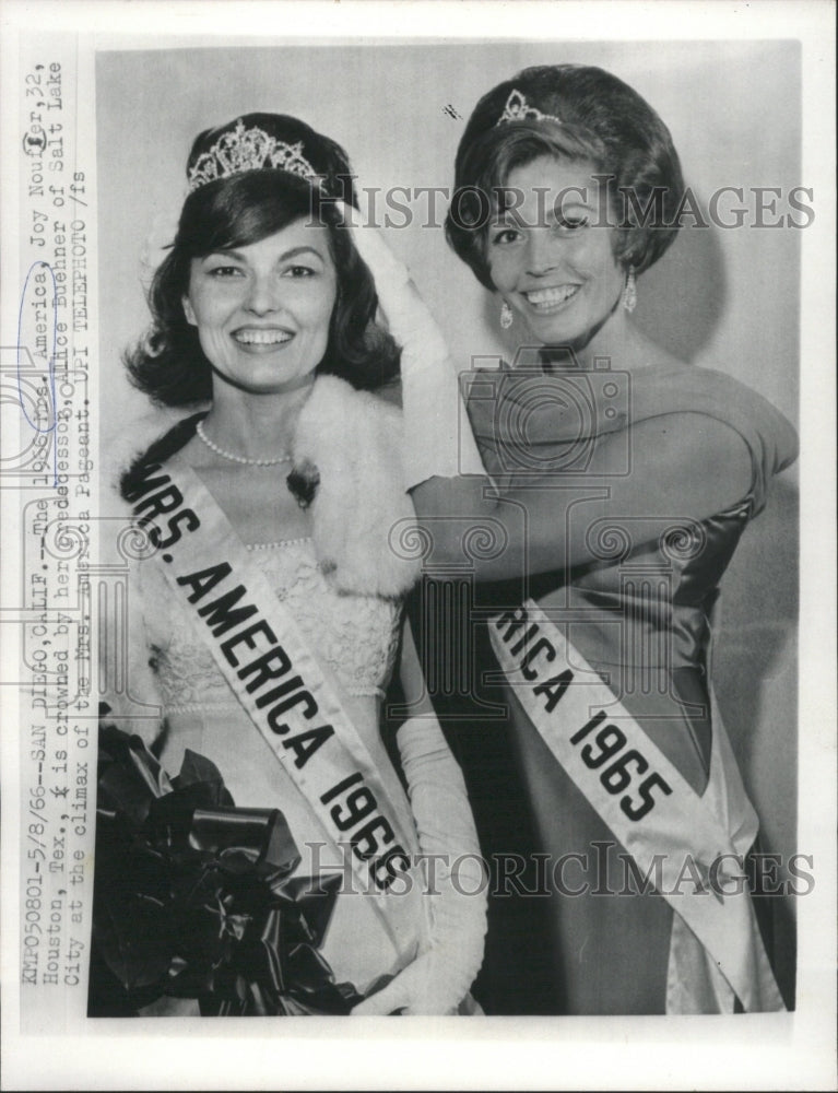 1966 Press Photo Mrs America Joy Nouffer Crown Pageant - RRW42535 - Historic Images