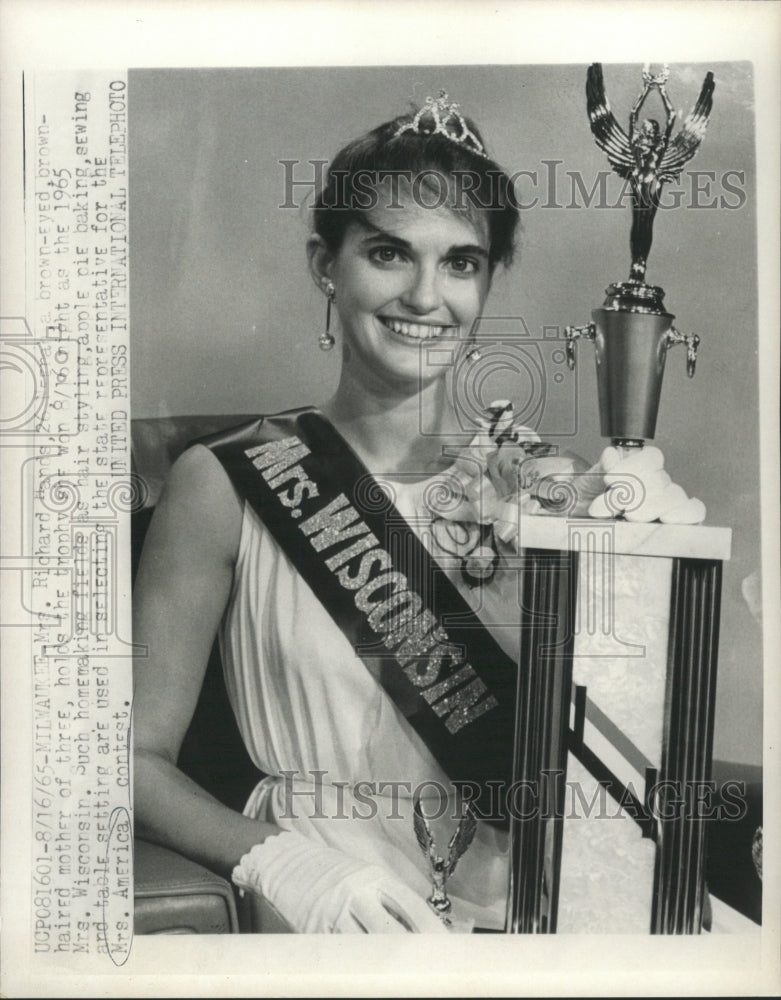 1965 Press Photo Mrs. Richard Hands is Mrs.Wisconsin. - RRW42555 - Historic Images