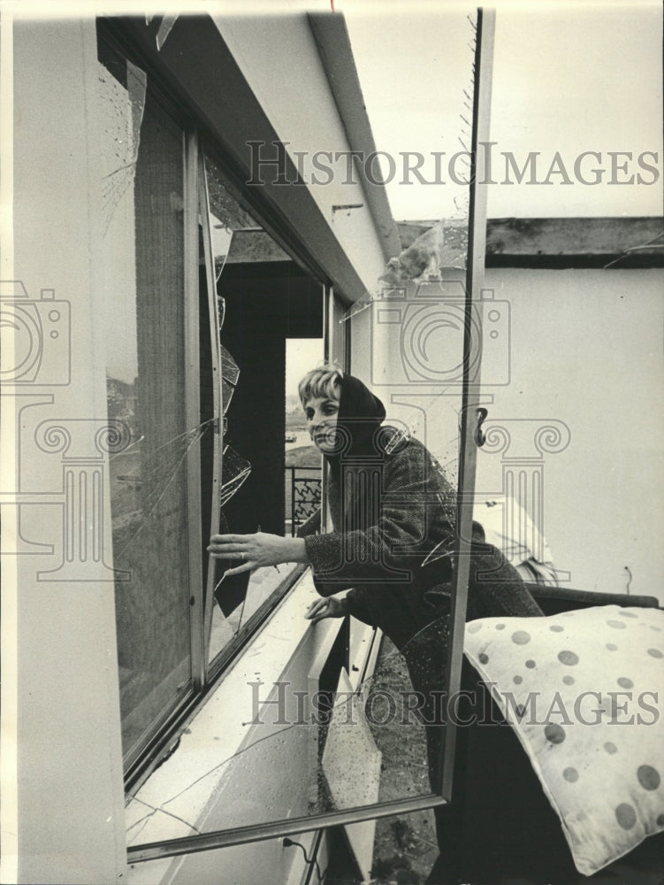 1966 Press Photo Mrs Lester Fink surveys the damage out - RRW42563 - Historic Images