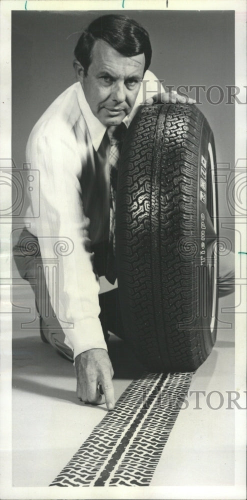 1977 Press Photo Good Year Tire Rubber Company Season - RRW42577 - Historic Images