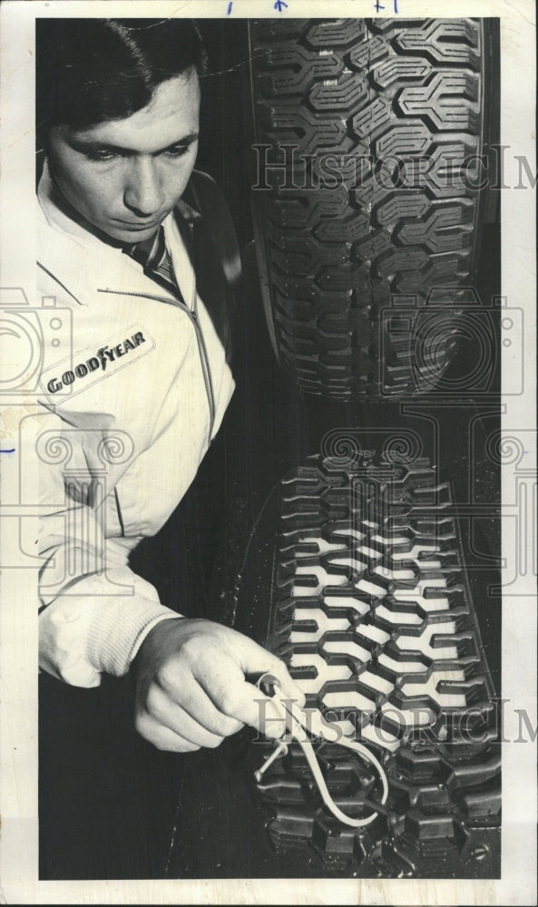 1976 Press Photo Goodyear Winter Tires - RRW42607 - Historic Images