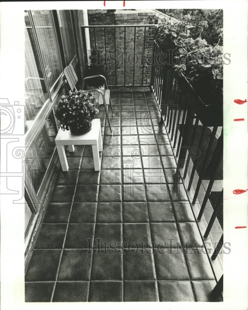 1984 Press Photo Balcony Tile Outdoor Decor - RRW42621 - Historic Images