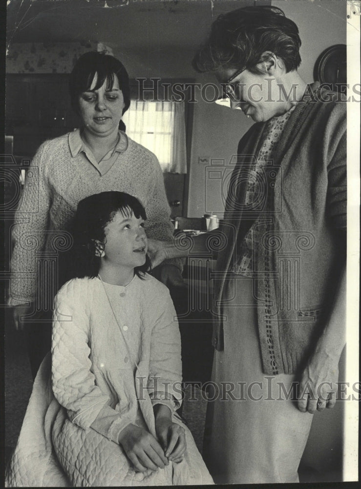 1967 Press Photo Ellen Mathews William Schulthies tells - RRW42687 - Historic Images