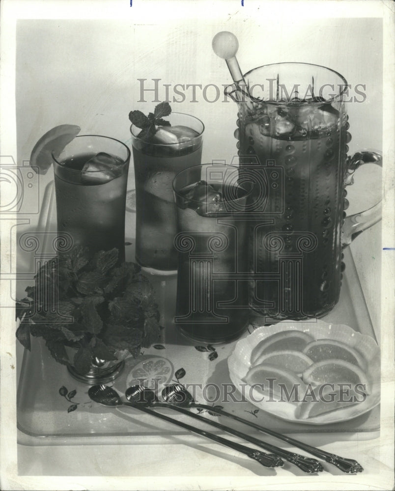 1974 Press Photo Iced Tea With Lemon Wedges/Mint Sprigs - RRW42751 - Historic Images