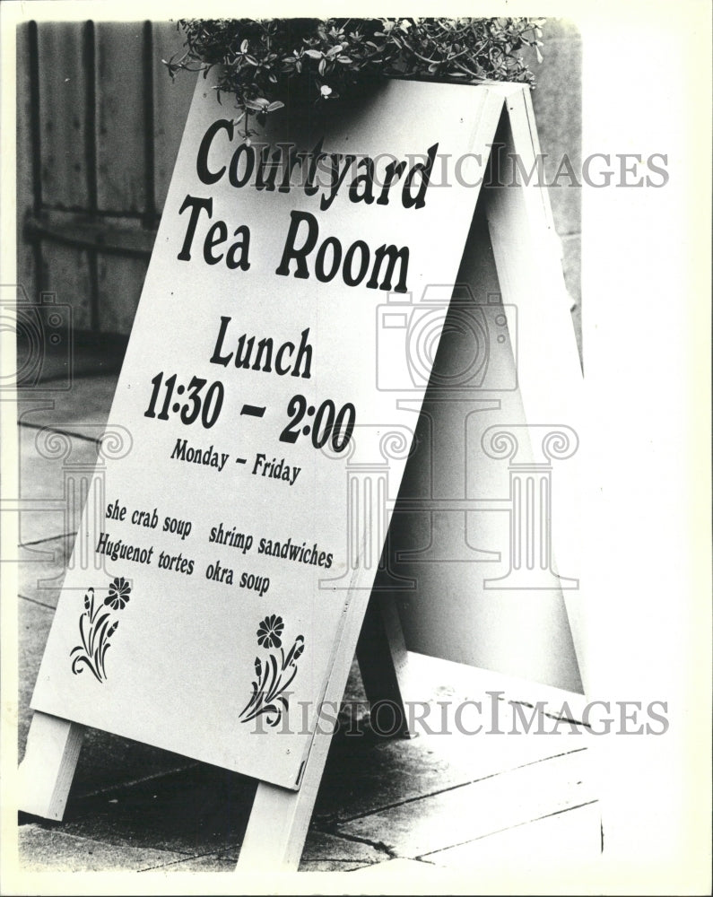 1987 Press Photo Sign beckons visitors Charleston tea - RRW42757 - Historic Images