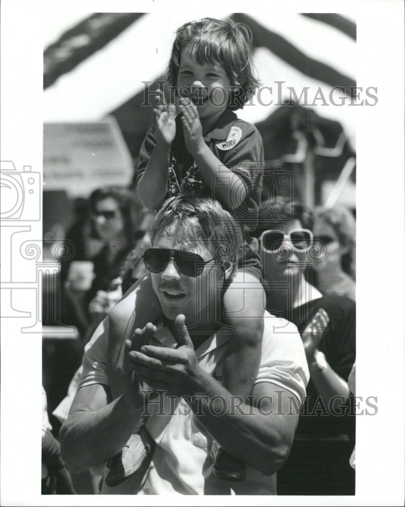 1988 Press Photo Chaigo Restaurant Taste Crowds million - RRW42881 - Historic Images