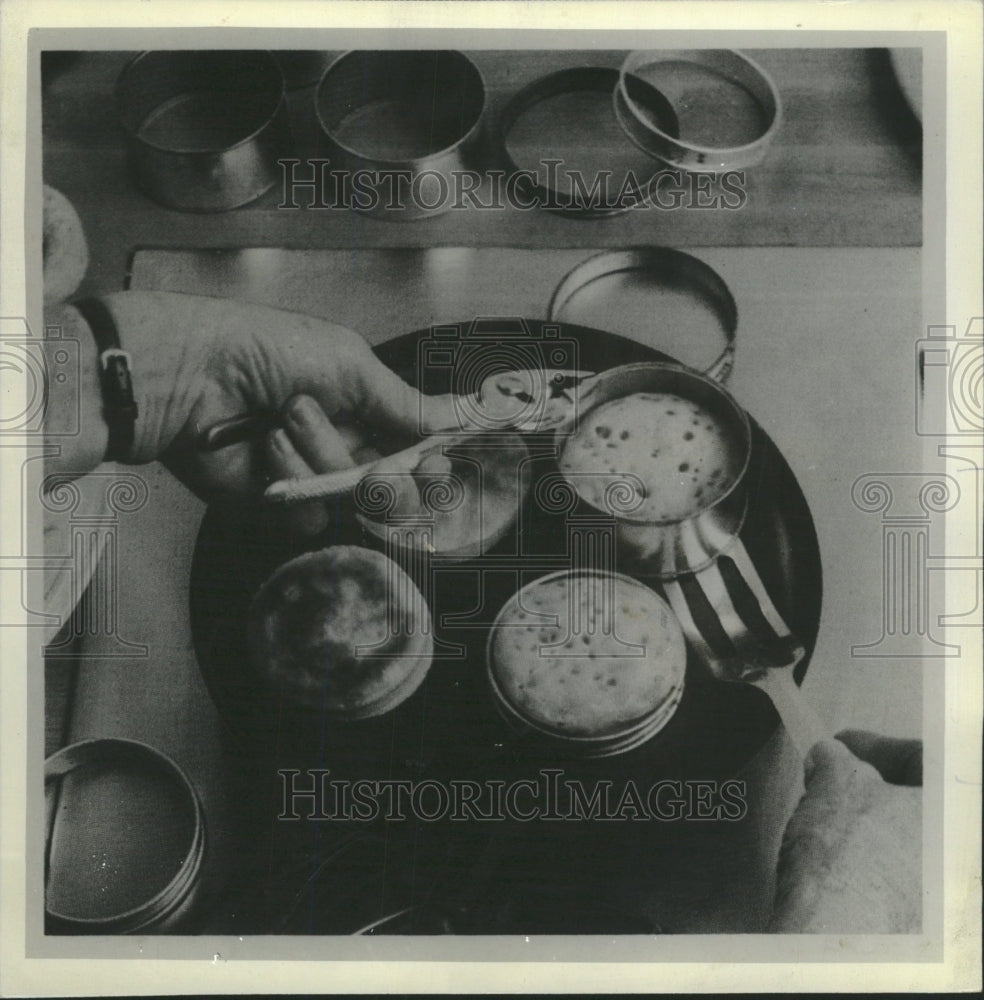 1988 Press Photo English muffins dough cook food rings - RRW42929 - Historic Images