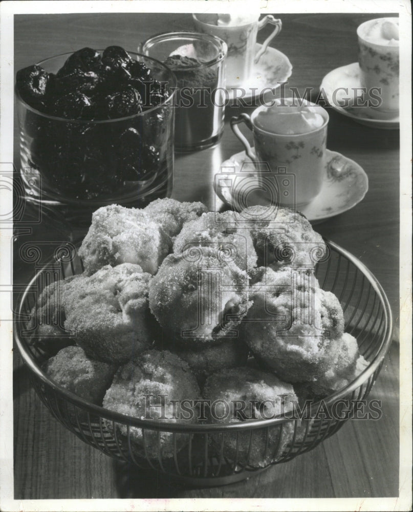 1983 Press Photo Hot Buttered prune cinnamon muffins - RRW42941 - Historic Images