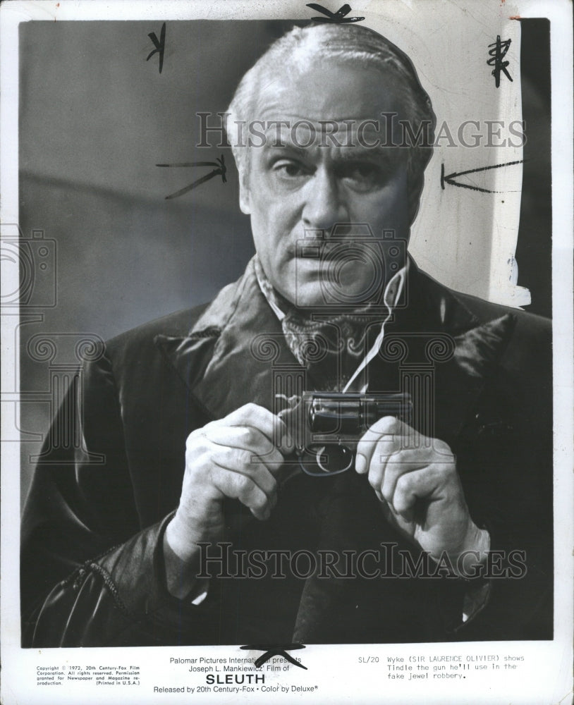 1973 Press Photo Sir Laurence Olivier star scene Sleuth - RRW42955 - Historic Images