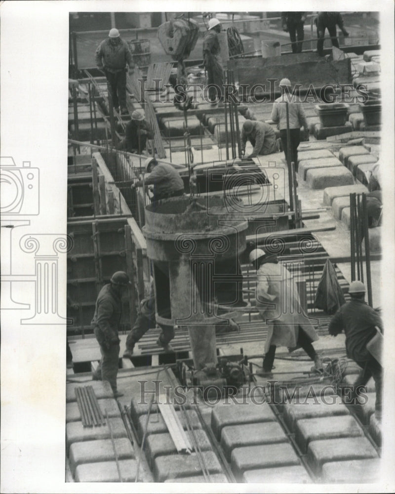 1969 Press Photo 111 E. WACKER BUILDING POUR CONCRETE - RRW43017 - Historic Images